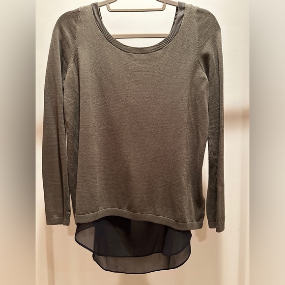 Express layered top with open back- size Medium - Picture 3 of 6